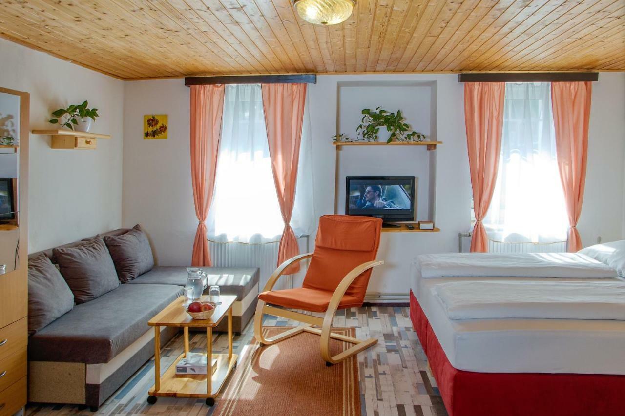Rodinny Hotel Kaiser Desná Екстериор снимка